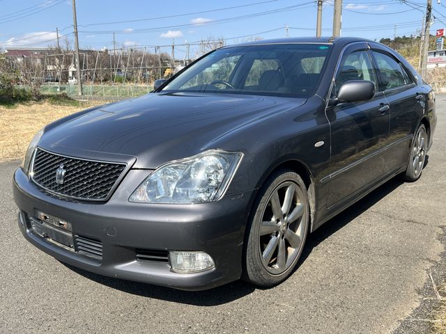 CROWN sedan
