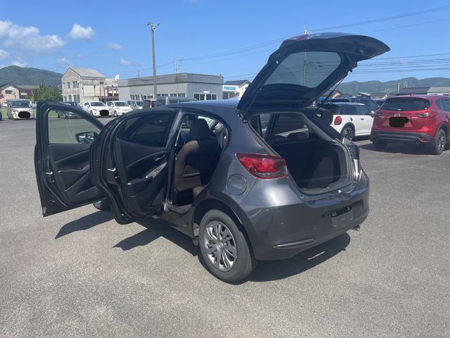 MAZDA2