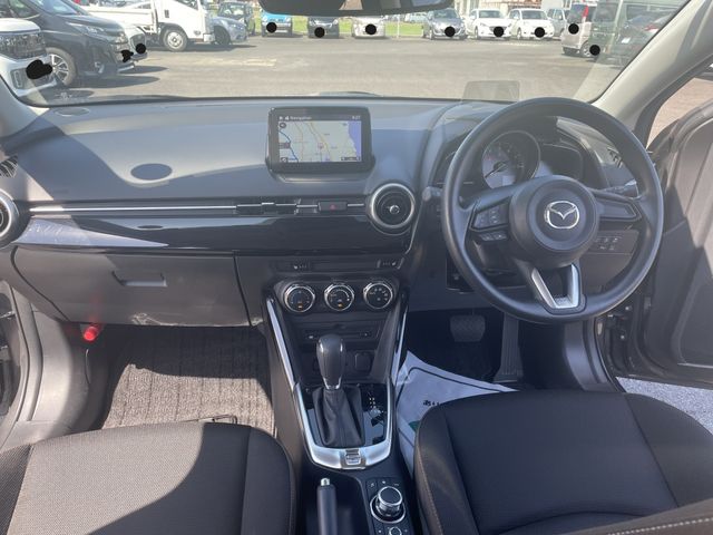 MAZDA2