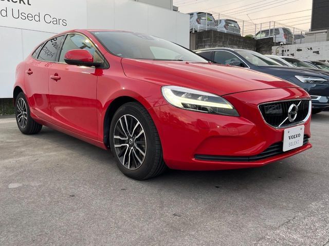 VOLVO V40