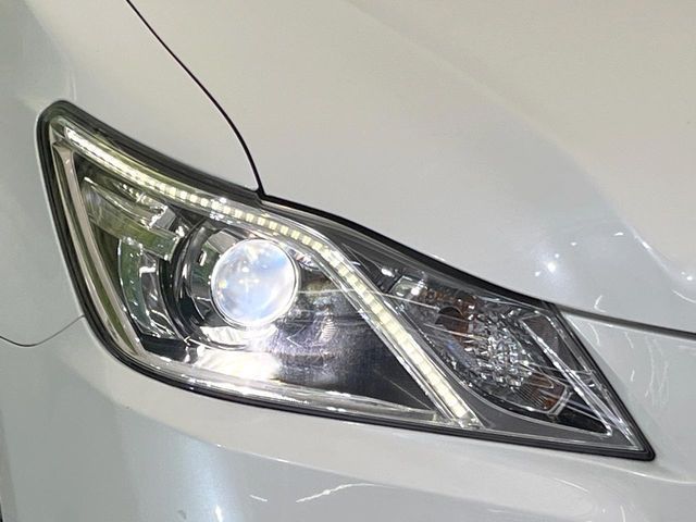 CROWN sedan hybrid