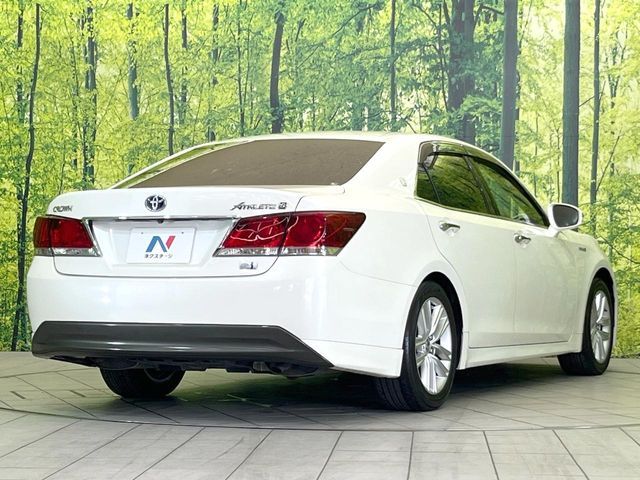 CROWN sedan hybrid