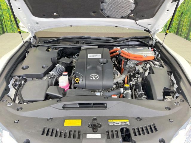 CROWN sedan hybrid