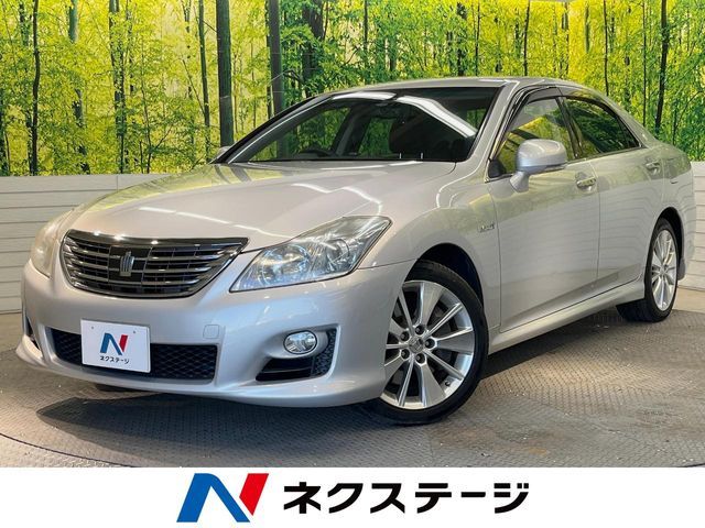 CROWN sedan hybrid