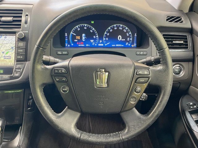 CROWN sedan hybrid