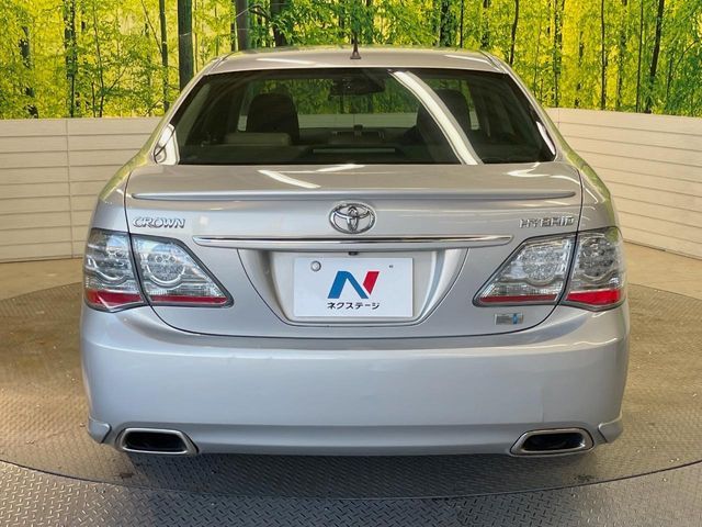 CROWN sedan hybrid
