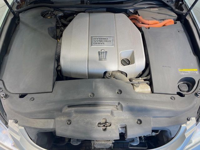 CROWN sedan hybrid