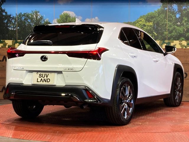 LEXUS UX200