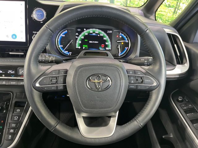 VOXY HYBRID