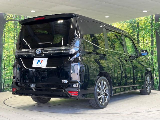 VOXY HYBRID