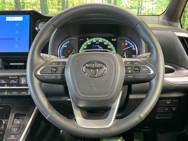 VOXY HYBRID
