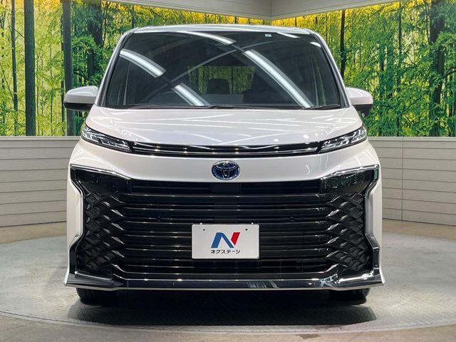 VOXY HYBRID
