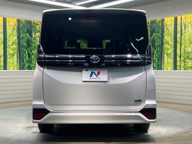 VOXY HYBRID