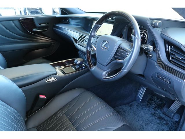 LEXUS LS500h 4WD