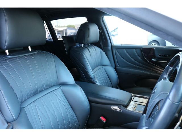 LEXUS LS500h 4WD