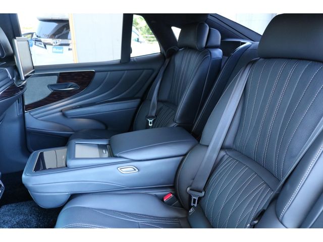 LEXUS LS500h 4WD