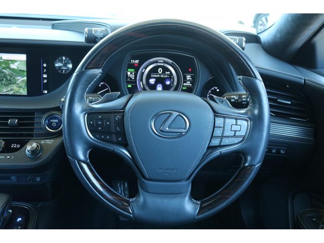 LEXUS LS500h 4WD