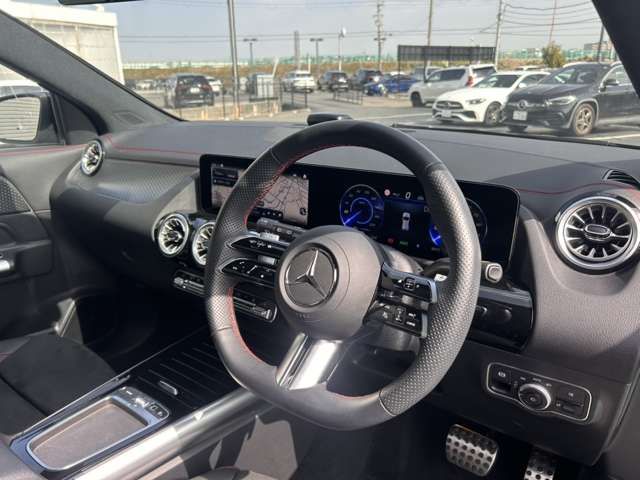 MERCEDES BENZ EQA