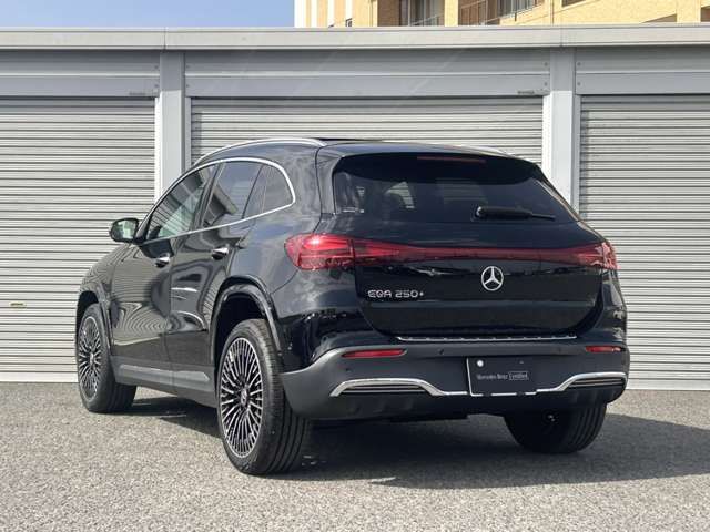 MERCEDES BENZ EQA