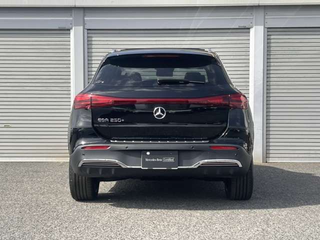 MERCEDES BENZ EQA