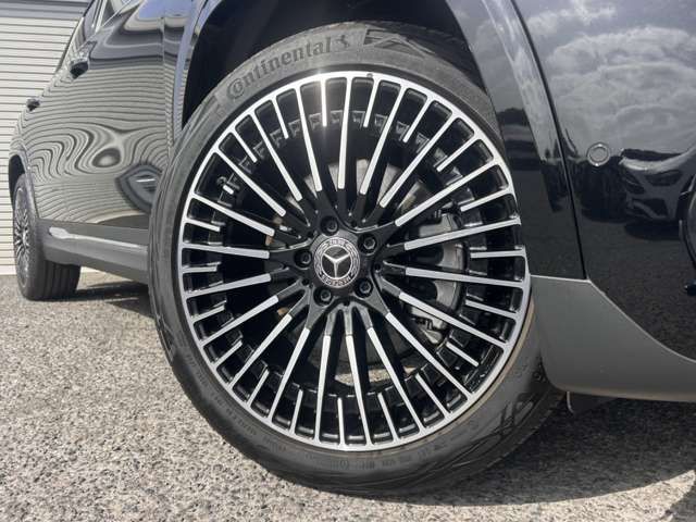 MERCEDES BENZ EQA