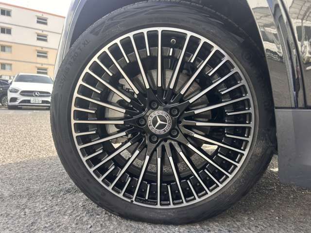 MERCEDES BENZ EQA