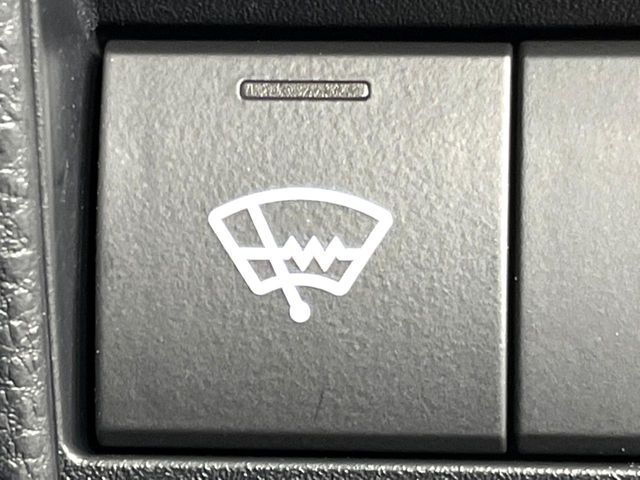 VOXY HYBRID 4WD