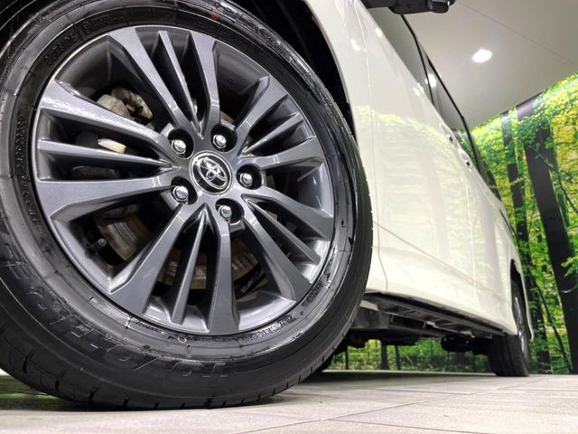 VOXY HYBRID 4WD