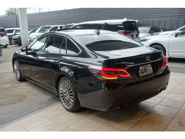 CROWN sedan hybrid 4WD