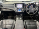 CROWN sedan hybrid