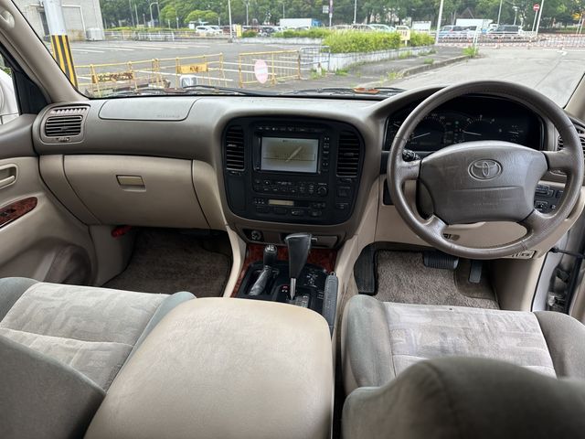 LANDCRUISER van