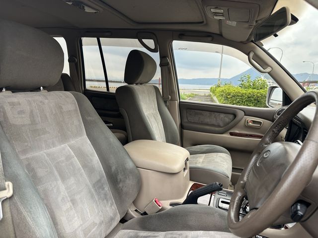 LANDCRUISER van