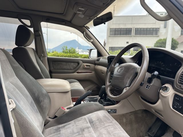 LANDCRUISER van