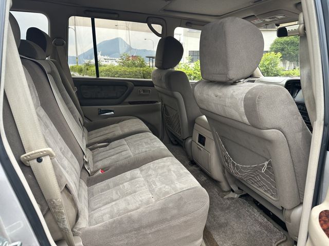 LANDCRUISER van
