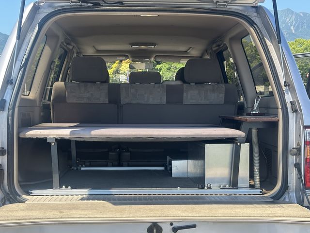 LANDCRUISER van