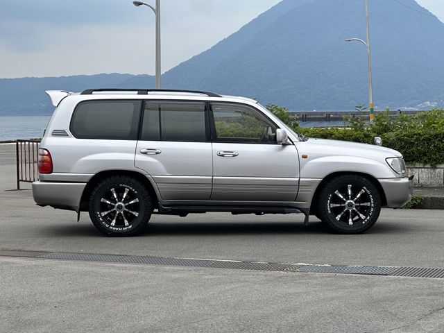 LANDCRUISER van