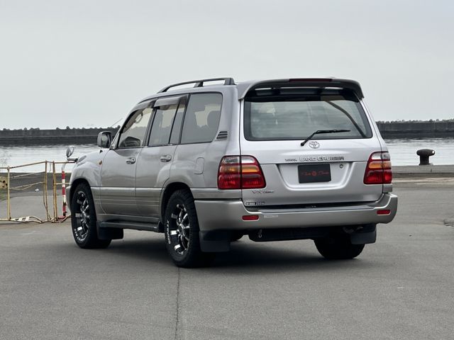 LANDCRUISER van