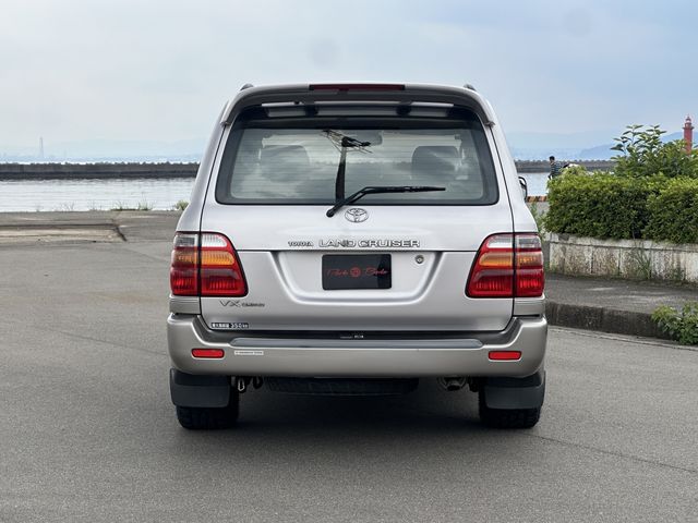LANDCRUISER van