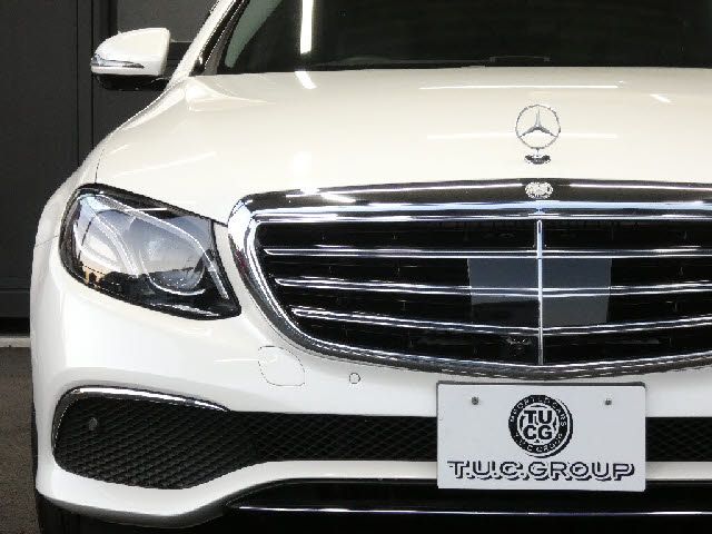 MERCEDES BENZ E class sedan