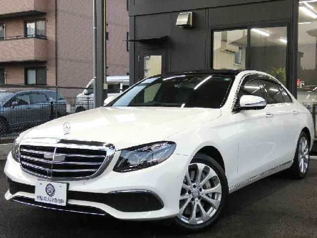 MERCEDES BENZ E class sedan