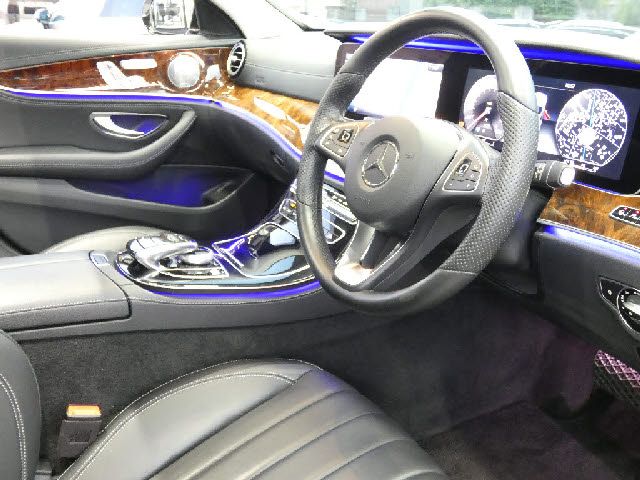 MERCEDES BENZ E class sedan