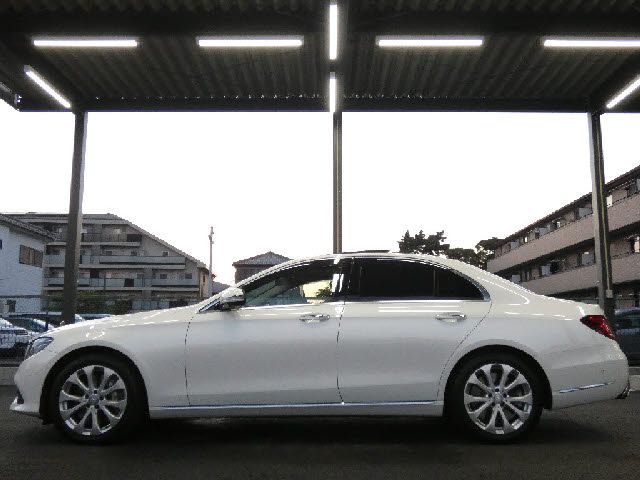 MERCEDES BENZ E class sedan