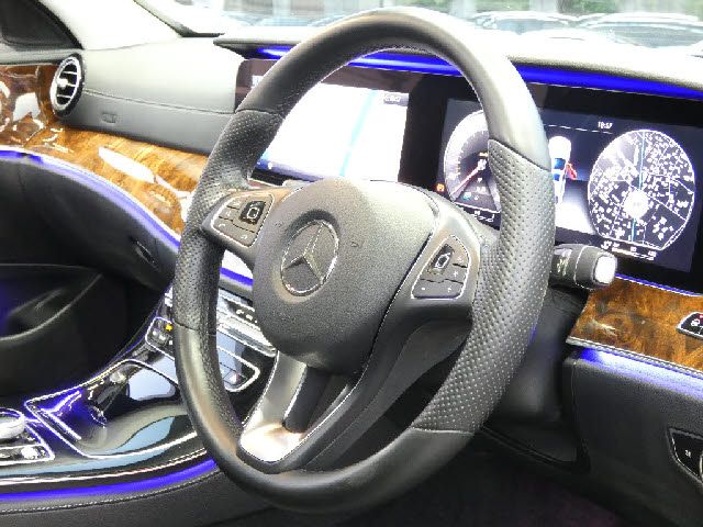 MERCEDES BENZ E class sedan
