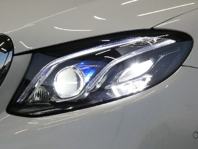 MERCEDES BENZ E class sedan