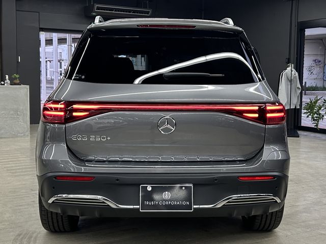 MERCEDES BENZ EQB