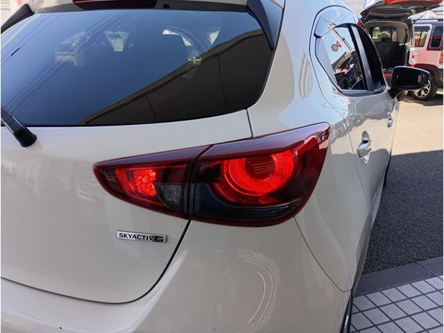 MAZDA2
