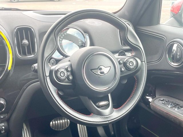 BMW MINI CROSSOVER