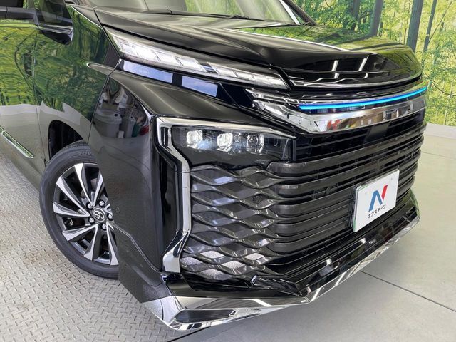 VOXY HYBRID