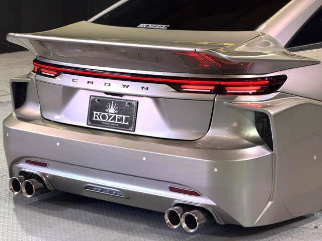 CROWN sedan hybrid