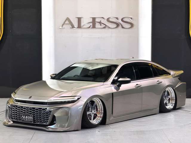 CROWN sedan hybrid